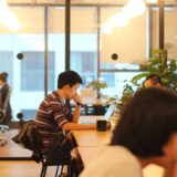 ナレーションの仕事の種類を徹底解説｜特徴・報酬・始め方まで