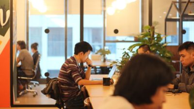 ナレーションの仕事の種類を徹底解説｜特徴・報酬・始め方まで