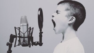 声優が実践する「喉を開く」トレーニング完全ガイド