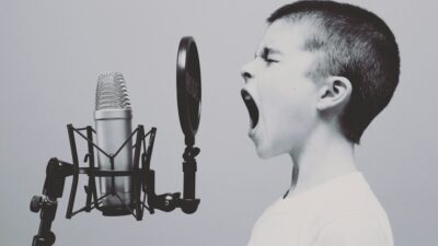 声優の体調管理と予防策｜プロが実践する喉・健康ケア完全ガイド
