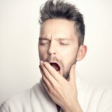 声優必見！睡眠と喉ケアの完全ガイド｜声を守るプロの習慣
