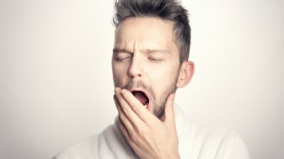 声優必見！睡眠と喉ケアの完全ガイド｜声を守るプロの習慣